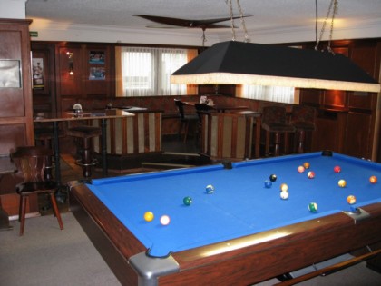 Photo: Billard-Caf&amp;eacute; College